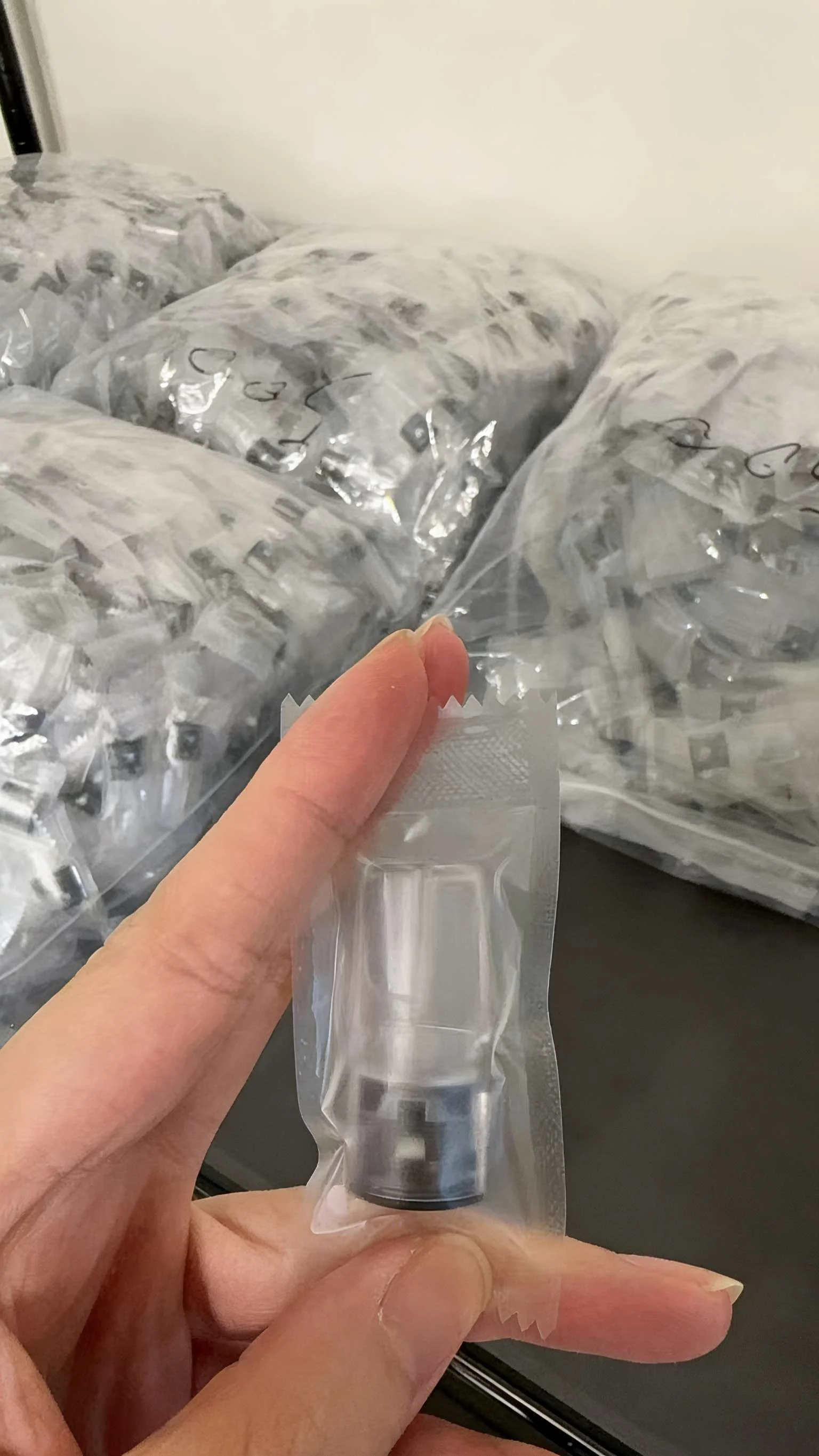 LANA空煙彈 1.6ml 灰色陶瓷芯與發光霧化倉細節圖